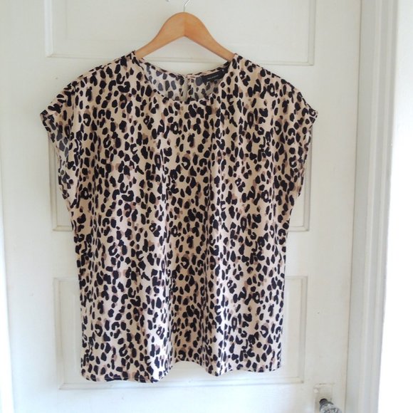 Halogen Tan & Black Leopard Print Cap Sleeve Keyhole Top M - Picture 1 of 9